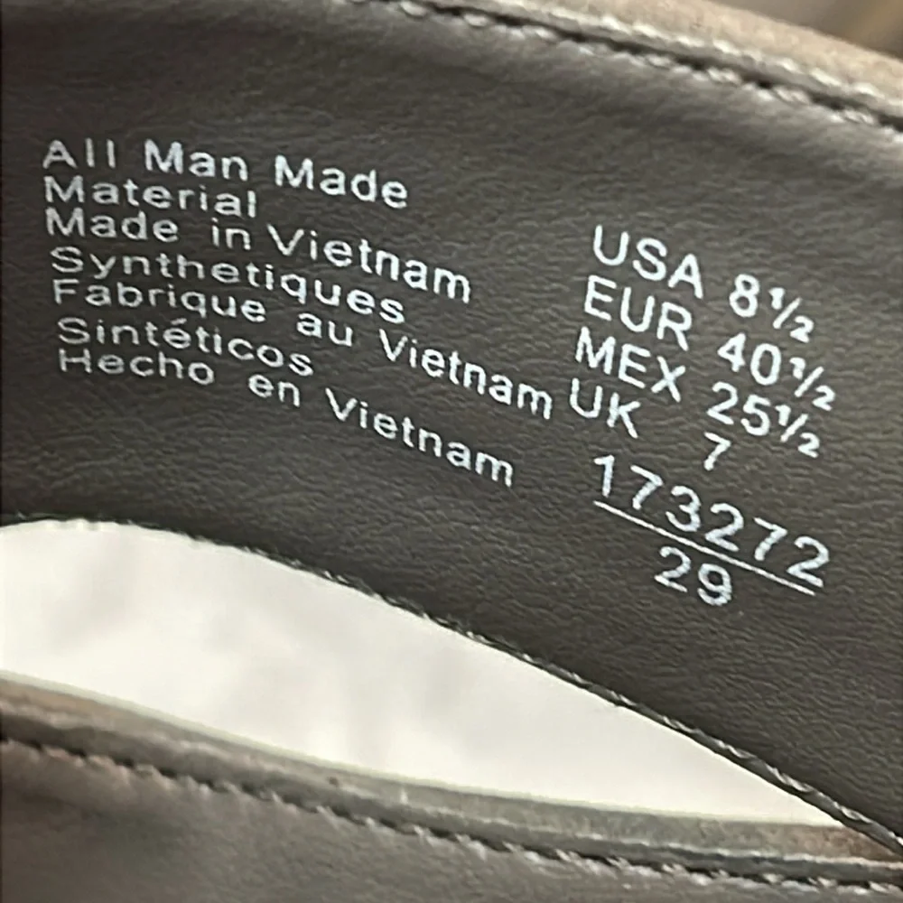 American Eagle Outfitters step out